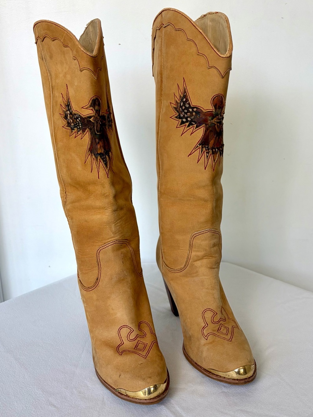Imperial VTG 80s Suede Heeled  Boots, Gold Toe, Feather Bird Design, 6.5 (280)